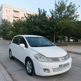 Nissan Versa 2012
