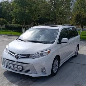 Toyota Sienna 2018