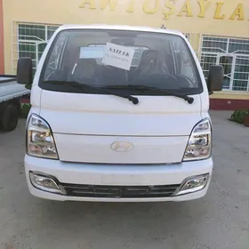 Hyundai H100 2025