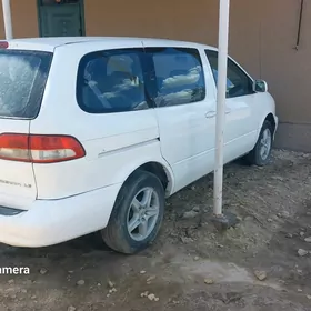 Toyota Sienna 2001