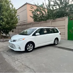 Toyota Sienna 2017