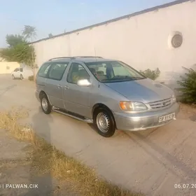 Toyota Sienna 2002