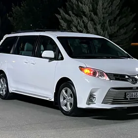 Toyota Sienna 2016