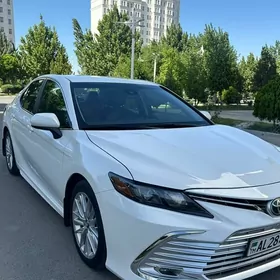 Toyota Camry 2021