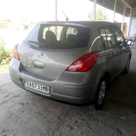 Nissan Versa 2012