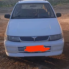 Mitsubishi Chariot 1995