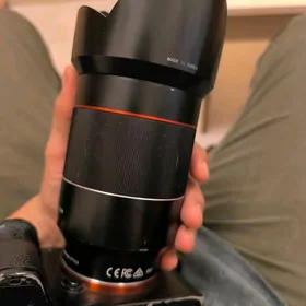obyektiv sony rokinon 1.4
