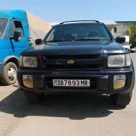 Infiniti QX4 1998