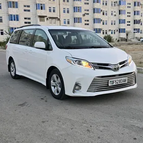 Toyota Sienna 2019