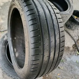 245/40/19 Michelin Pilot