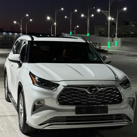 Toyota Highlander 2021