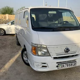 Nissan Urvan 2010