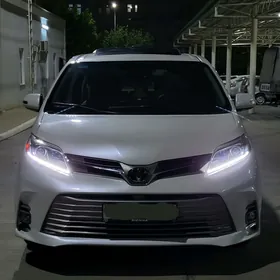 Toyota Sienna 2018