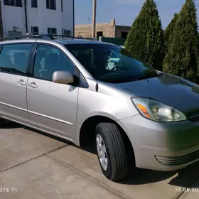 Toyota Sienna 2004