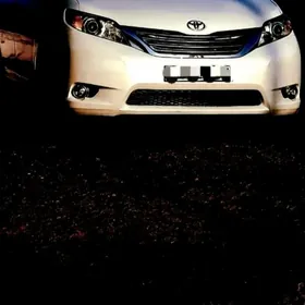 Toyota Sienna 2011