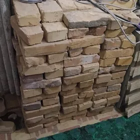 Кирпичи