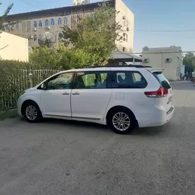 Toyota Sienna 2010