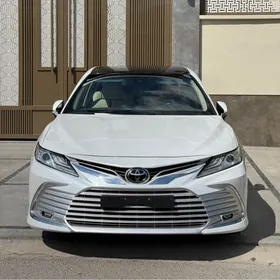 Toyota Camry 2021