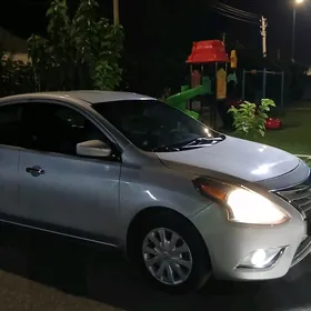 Nissan Versa 2014