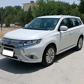 Mitsubishi Outlander 2023