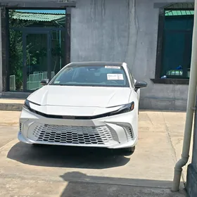 Toyota Camry 2025