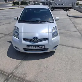 Toyota Yaris 2011