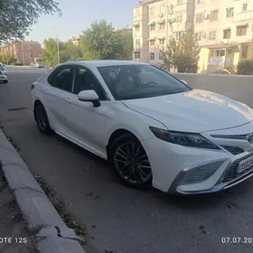 Toyota Camry 2021