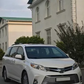 Toyota Sienna 2016