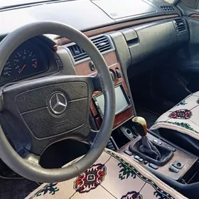 Mercedes-Benz E320 1999