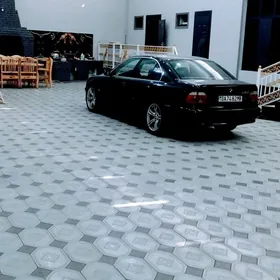 BMW E39 2003