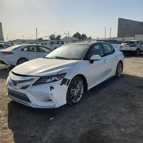 Toyota Camry 2021