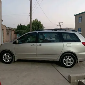 Toyota Sienna 2004