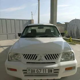 Mitsubishi L200 2005