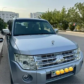 Mitsubishi Pajero 2010