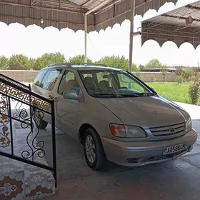 Toyota Sienna 2001