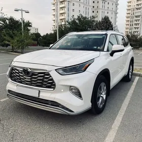 Toyota Highlander 2021