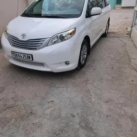 Toyota Sienna 2011