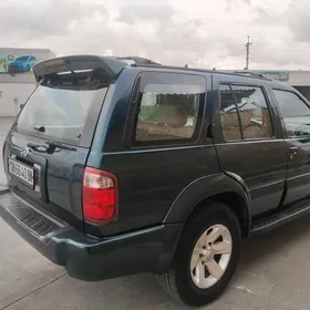 Nissan Pathfinder 1999