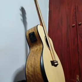 Studio akustik gitara гитара
