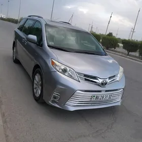 Toyota Sienna 2017