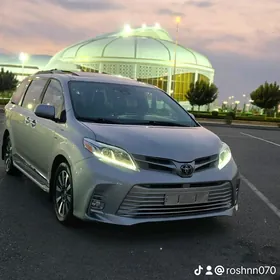 Toyota Sienna 2020