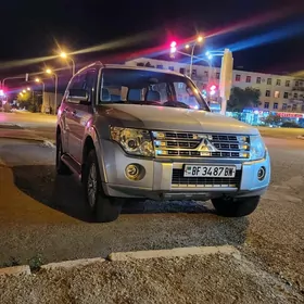 Mitsubishi Pajero 2010