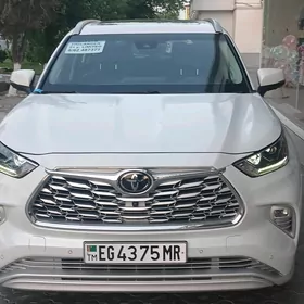 Toyota Highlander 2021