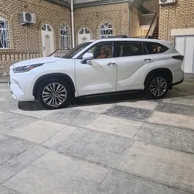 Toyota Highlander 2020
