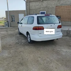 Toyota Sienna 2000