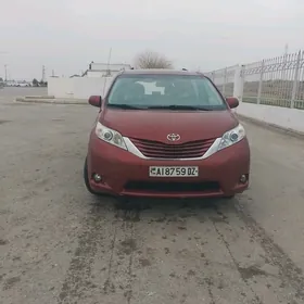 Toyota Sienna 2010