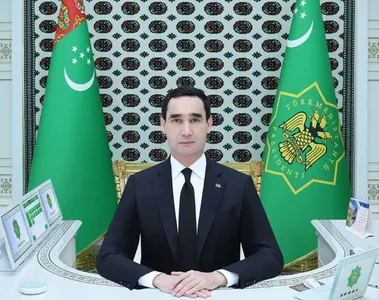 Serdar Berdimuhamedow welaýatlarda alnyp barylýan işler bilen bagly häkimler bilen iş maslahatyny geçirdi