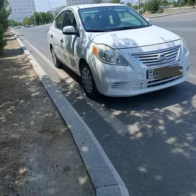 Nissan Versa 2012