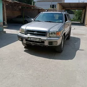 Nissan Pathfinder 2000