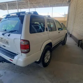 Nissan Pathfinder 2000